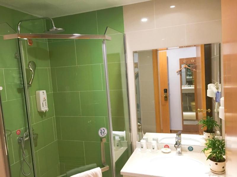 Greentree Inn Jiangxi Fuzhou Gandong Bridge Express Hotel Kültér fotó
